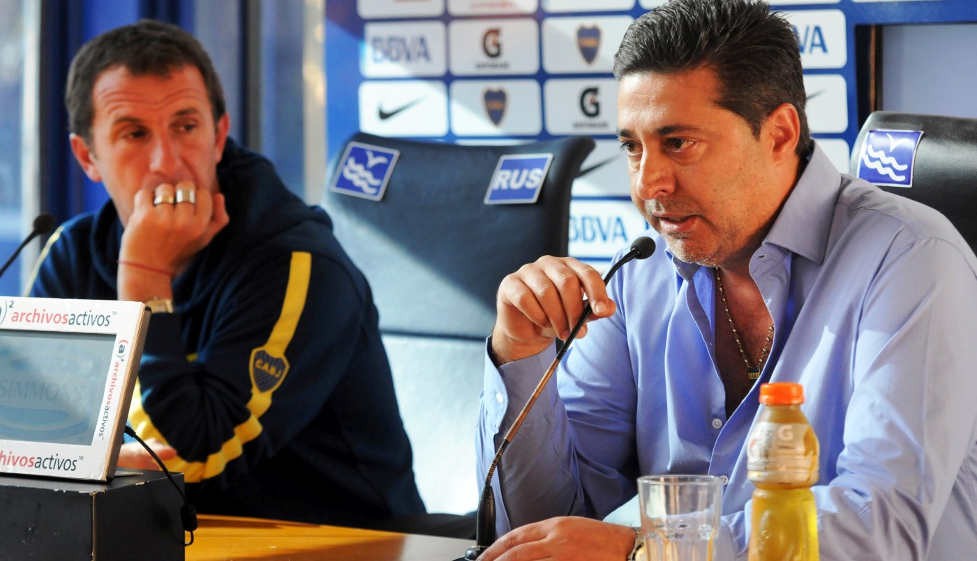 Angelici apoya a Arruabarrena y dice que Boca tiene la "obligación" de ir por "los dos torneos" | Deportes