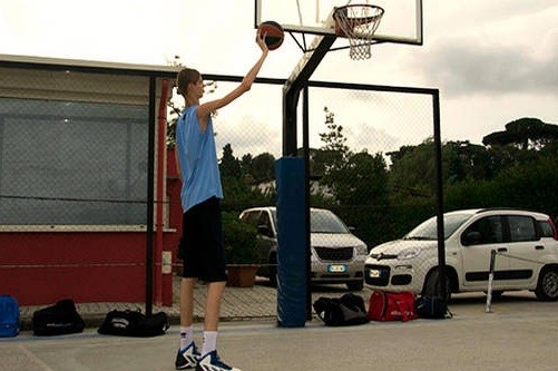 La historia del pequeño gigante que sueña con llegar a jugar en la NBA | Curiosidades