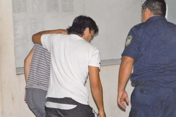 Se arrojó de auto para escapar del ex novio tras ser violada y golpeada | Actualidad