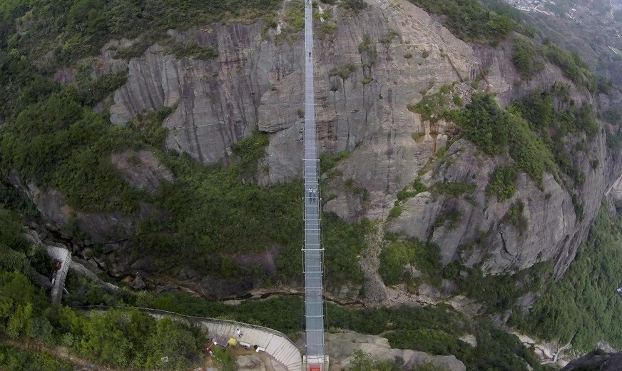 Así es el puente de cristal más largo del mundo | Curiosidades
