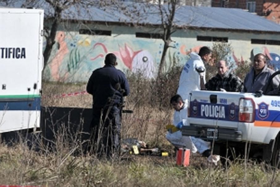 Sentenciaron a un joven a 15 años de prisión por enterrar viva a su hija recién nacida | Actualidad