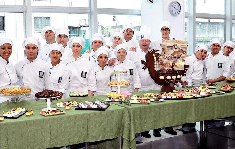 La pastelería argentina cumple 50 años y por eso llenará la Avenida Corrientes de postres | Actualidad