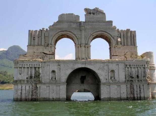 El templo que emergió de las aguas a causa de la sequía | Curiosidades