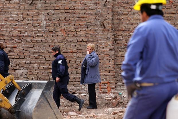 Encuentran restos óseos en el terreno donde buscan el cuerpo de Miguel Bru | Actualidad