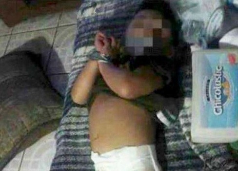 Conmoción por la publicación de la foto de un bebé atado y amordazado | Internacionales