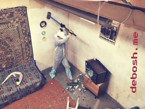Rusia: Triunfa la moda de demoler habitaciones a golpes | Curiosidades