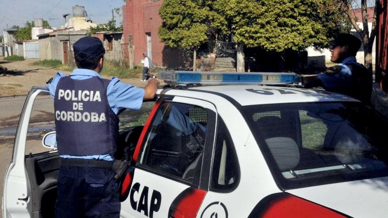 Demoraron a un policía por ir con dos amigos armados en su auto | Actualidad