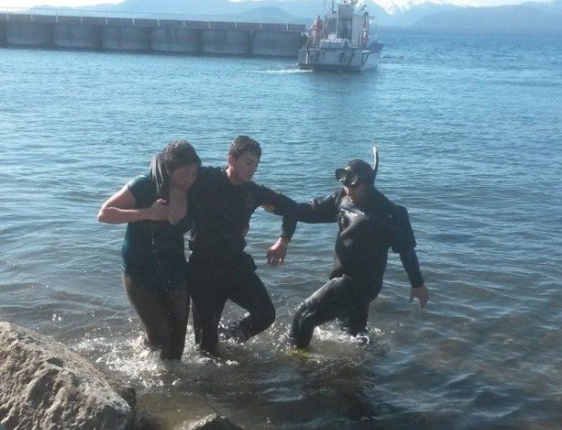 Se tiró a lo Tarzán en el Nahuel Huapi y tuvieron que rescatarlo | Actualidad