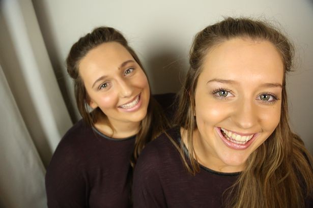 Viajó a Alemania para estudiar y encontró a su "gemela perdida" | Curiosidades