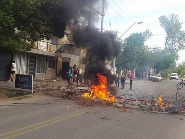 Prendió fuego a un perro porque estaba en la vereda de su casa | Actualidad