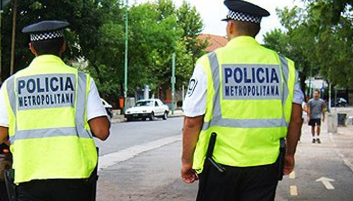Juzgan a tres policías de la Metropolitana filmados cuando le pegaban a un indigente | Actualidad