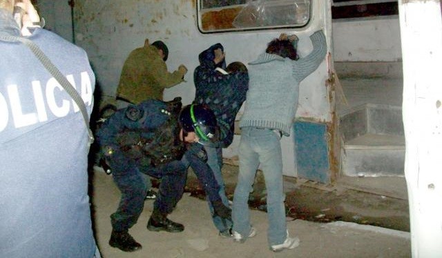 Detuvieron a dos jóvenes por tirar piedras a un colectivo y herir a una pasajera | Actualidad