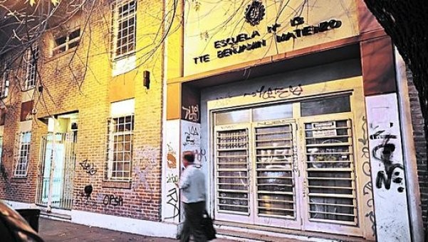 Alumnos de primaria sorprendieron a padres teniendo sexo en un aula | Actualidad