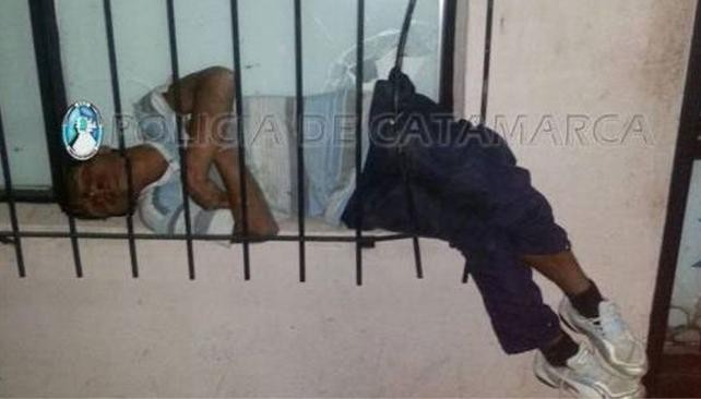 Entrò a robar una carnicería y quedó atrapado en las rejas de la ventana | Actualidad