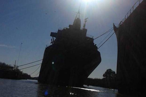 Hombre murió aplastado por dos barcos amarrados cuando iba en kayak | Actualidad