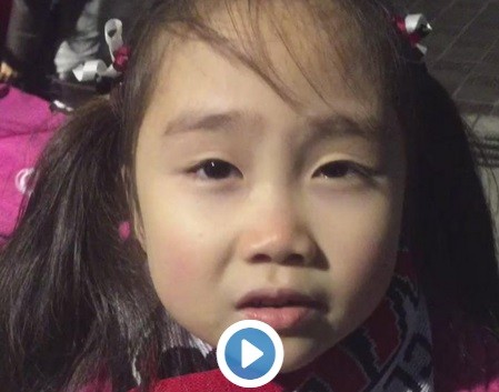 Video: la nena japonesa hincha de River que carga a Boca por el gas pimienta | Deportes