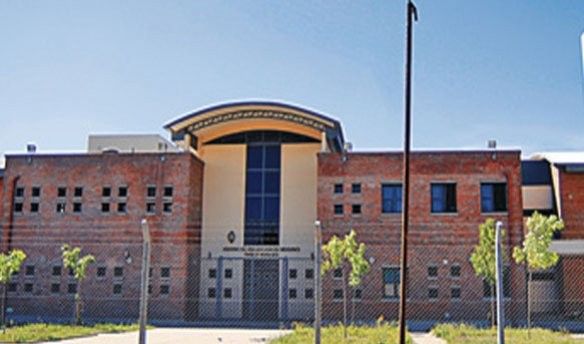 Adolescente se fugó de centro de menores tras atravesar las rejas con su cuerpo enjabonado | Actualidad