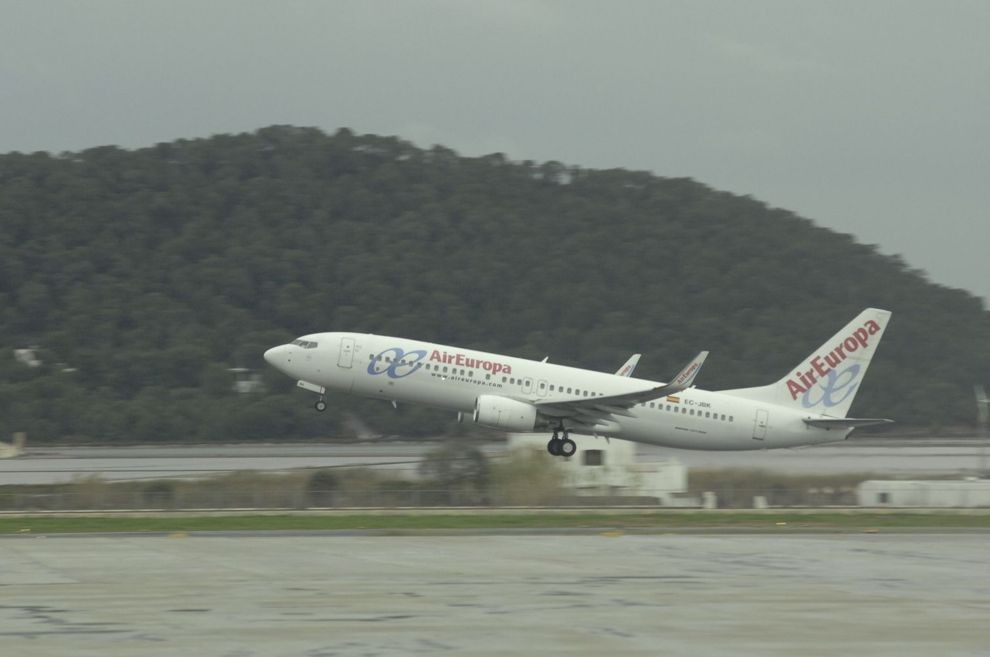 Pasajero intentó suicidarse abriendo la puerta del avión en pleno vuelo | Internacionales