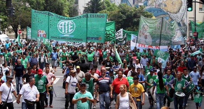 "Tocan a uno y nos tocan a todos": advertencia gremial por despidos de empleados público | Actualidad