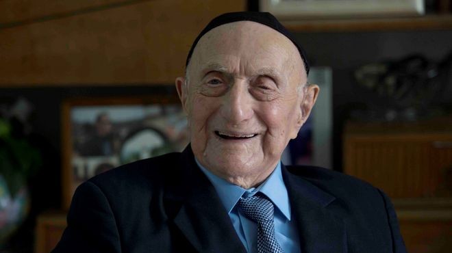 Un sobreviviente del Holocausto es el hombre más viejo del mundo | Internacionales