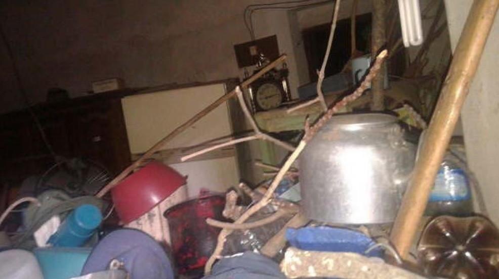 Rescataron a un anciano atrapado por su propia basura y encontraron una fortuna | Actualidad