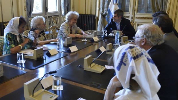 Carlotto destacó la actitud de Peña pero dijo que Lopérfido tiene que  pedir "disculpas a la sociedad" | Política