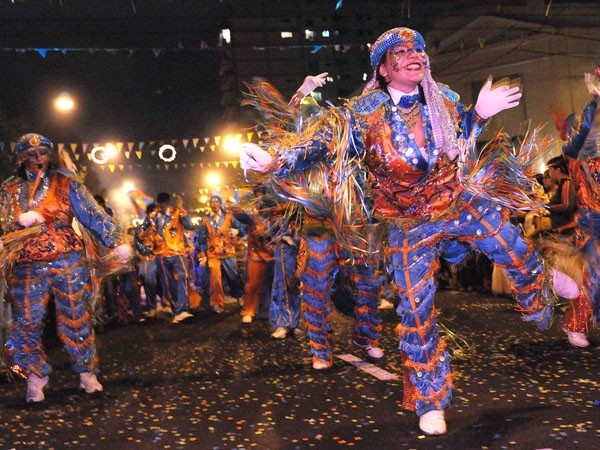 Estallaron los carnavales con fuerte colorido murguero y corsos populares | Actualidad