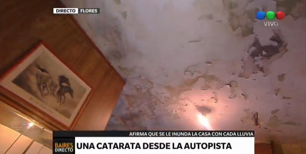 Una casa del Bajo Flores inundada por la autopista | Actualidad