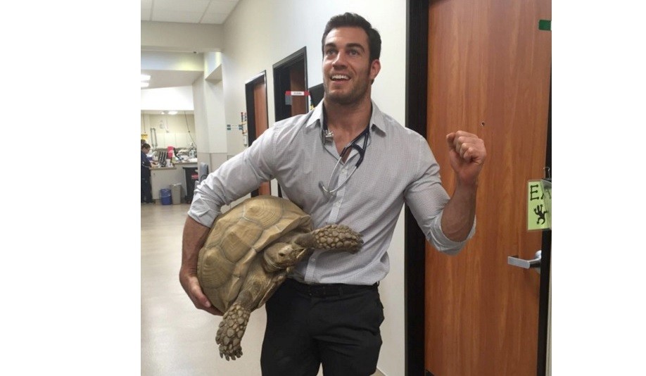 Encontramos al veterinario más sexy de internet | Redes