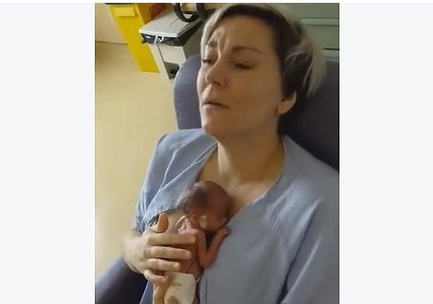 Video: el momento en que una madre abraza por primera vez a su bebé prematuro | Curiosidades