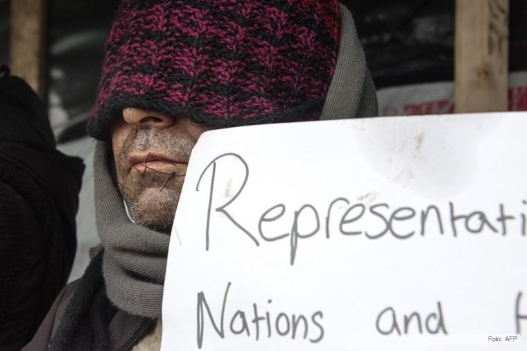 Refugiados se cosieron la boca en la "Jungla de Calais" | Internacionales