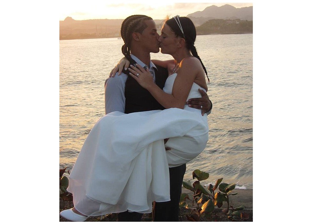 Mientras daba a luz, su novio y padre del niño se casó en secreto en otro país | Curiosidades