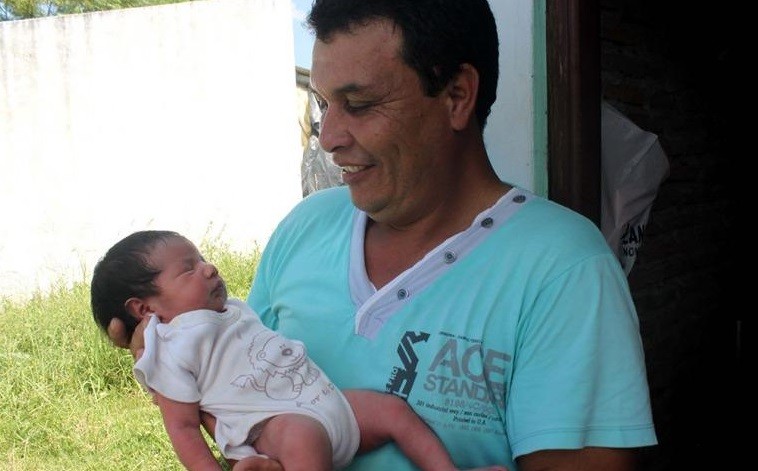 Tuvo a su hija en un remís y llegó con la beba en brazos al hospital | Actualidad