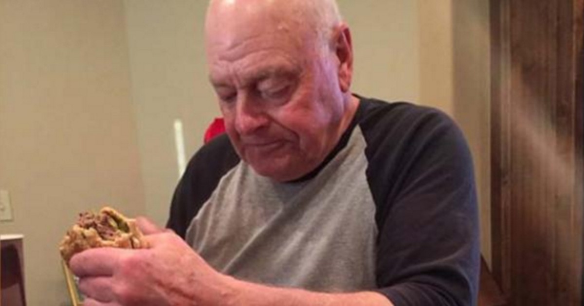 #EsViral: un abuelo cocinó para seis de sus nietos y cinco lo plantaron | Redes