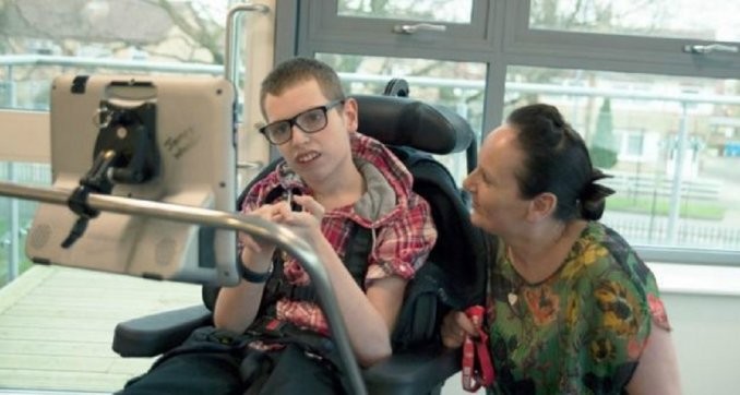 Conmovedor: "Hola mamá", las primeras palabras de un chico discapacitado después de 16 años | Curiosidades