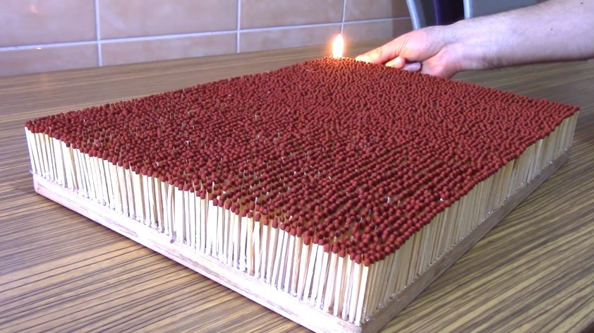 Enciende un rectángulo con 6000 fósforos y se vuelve viral | Redes