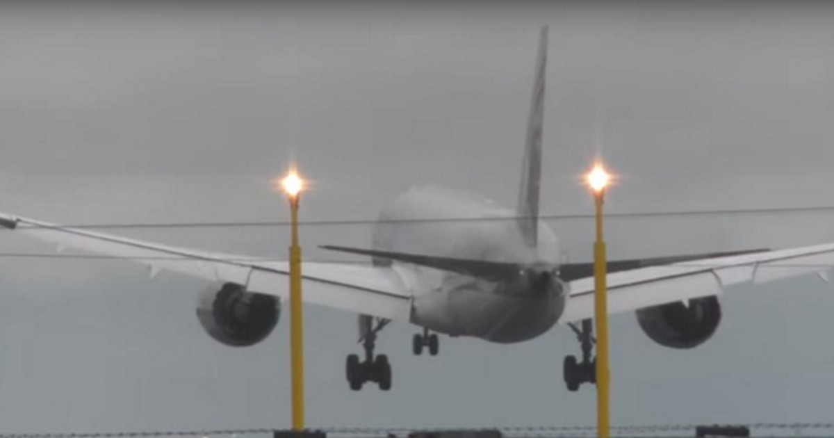 La espectacular maniobra de un piloto al aterrizar en Manchester | Internacionales