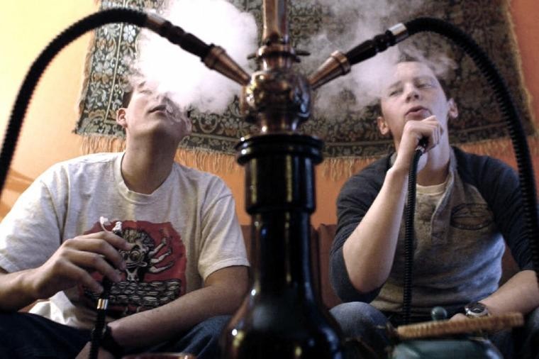 Más jóvenes argentinos consumen tabaco en pipas de agua, una práctica más nociva que el cigarrillo | Actualidad