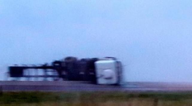 Tornquist: volcó un camión con sustancias tóxicas y piden no salir de las casas | Actualidad