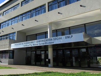 Petitorio contra la decana de Periodismo de La Plata por acompañar la marcha por Cristina | Política