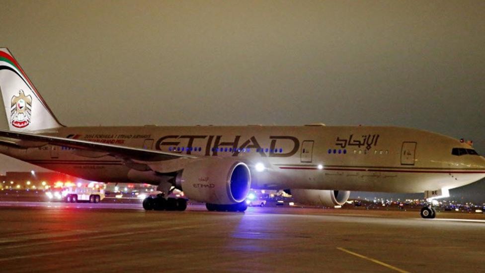 Un piloto detuvo un vuelo para que dos pasajeros pudieran despedirse de su nieto antes de que muera | Curiosidades