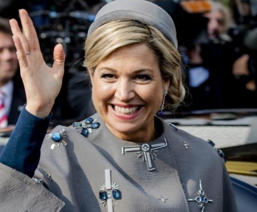 Polémica en Alemania: acusan a la reina Máxima de usar un tapado con símbolos nazis | Internacionales