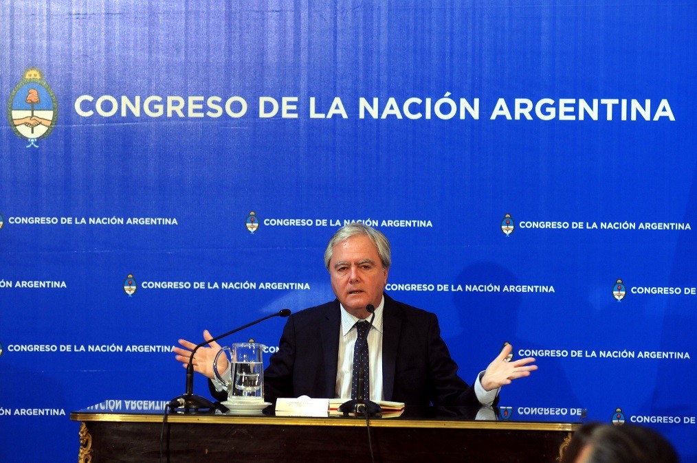 Pinedo dijo que no cree que "vaya a convertirse en ley" el proyecto antidespidos que aprobó el Senado | Política