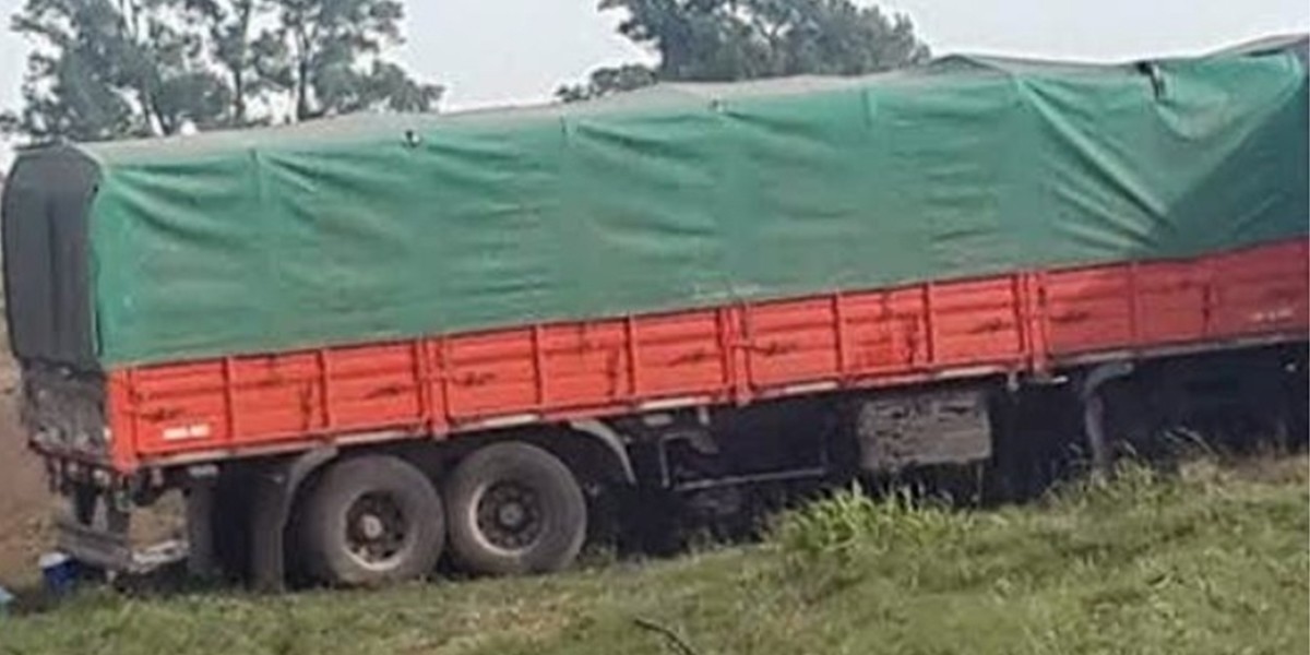 Sacó la cabeza por la ventanilla del auto y murió al ser embestida por un camión | Actualidad