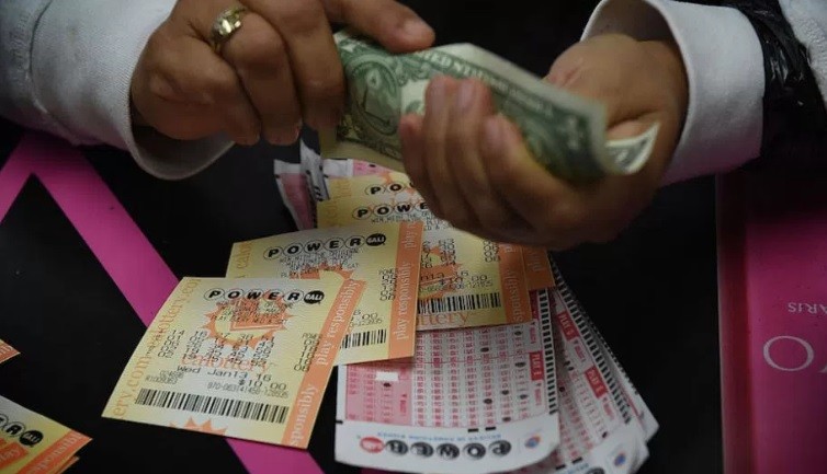 Afortunado: Un solo ganador se llevó más de 429 millones dólares del Powerball | Internacionales