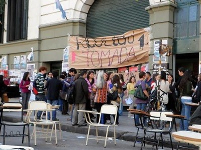 Está tomada la facultad de Filosfía y Letras por reclamos presupuestarios | Política