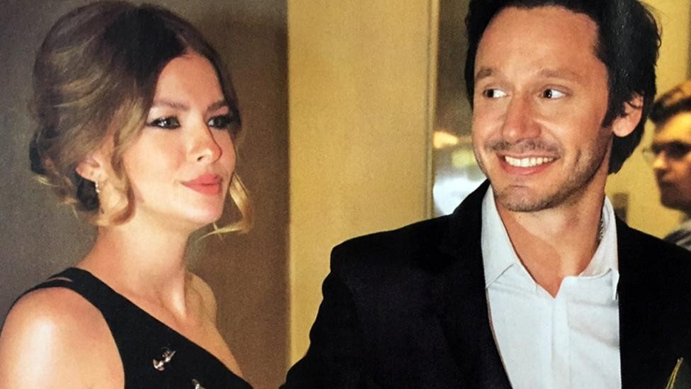 El extraño uso del Photoshop en esta foto de un beso apasionado de La China y Vicuña | Espectáculos