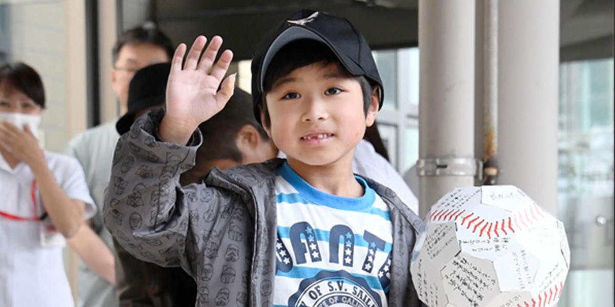 El nene abandonado en un bosque salió del hospital como un héroe | Internacionales