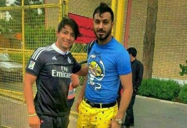Suspendieron a un futbolista por aparecer en público con pantalones de Bob Esponja | Deportes