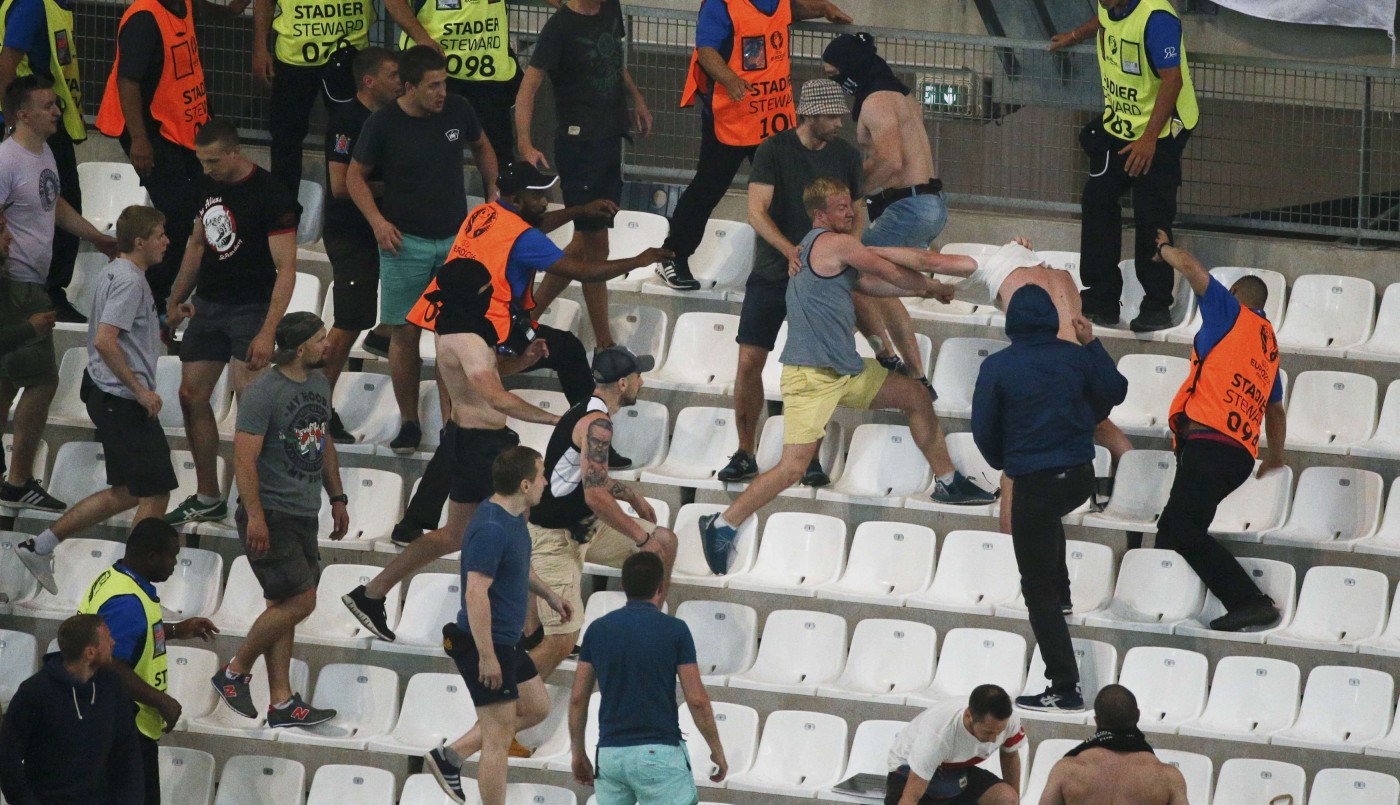 Incidentes en la Eurocopa: descalificaron a Rusia pero podrá seguir jugando | Deportes